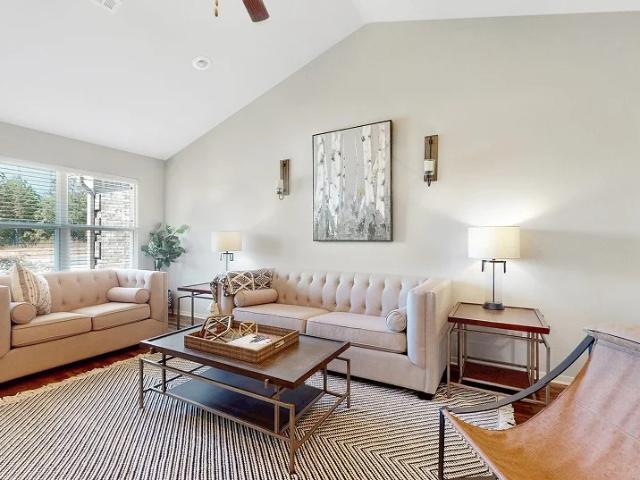 1043 Hilda Lane