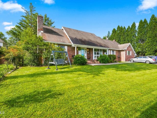 1043 Southeast Circle Drive
