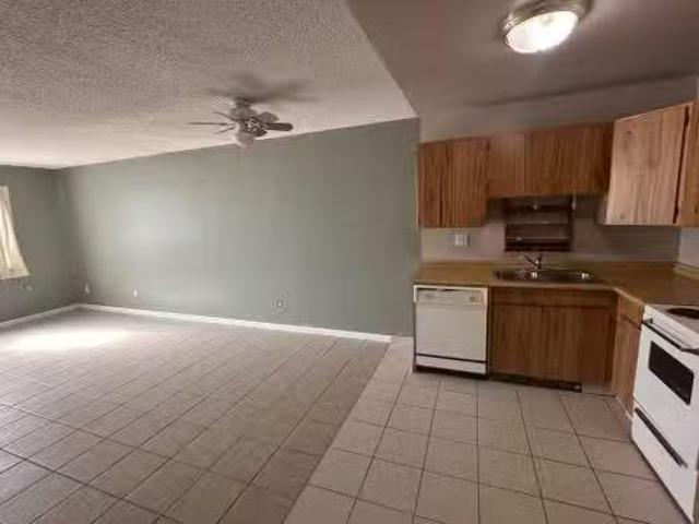 104 1122 King Albert Avenue, Coquitlam, BC, V3J 1X7 Single F.