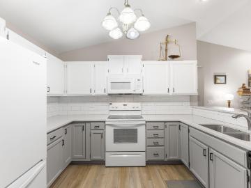 104 Bur Oak Ln, Unit D