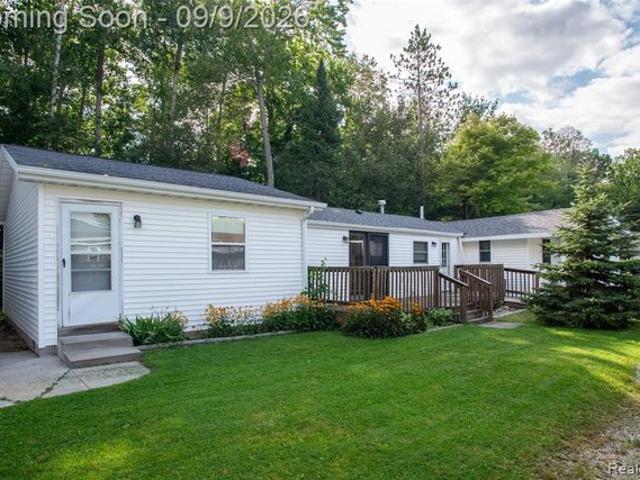 104 Dale Rd, Houghton Lake, MI 48629