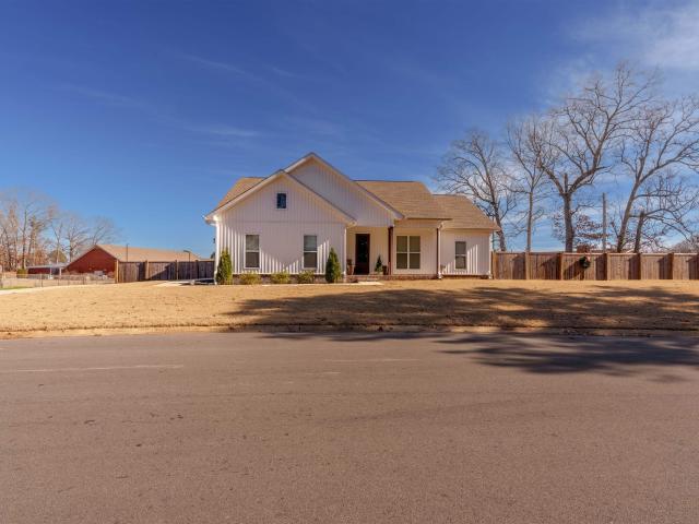104 E Bailey Springs Dr
