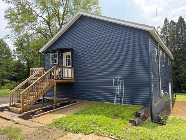104 E HIGH Street