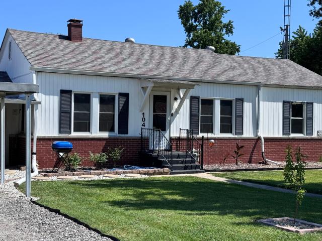 104 E Poplar Street