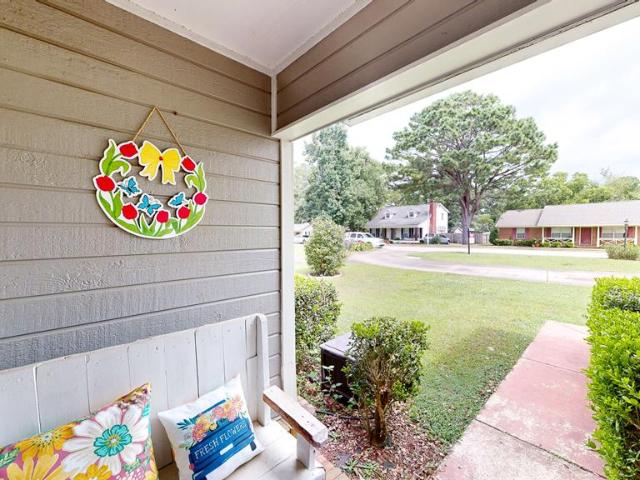 104 E Roxbury Road