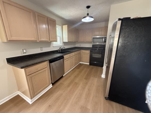 104 Edgehill Ln