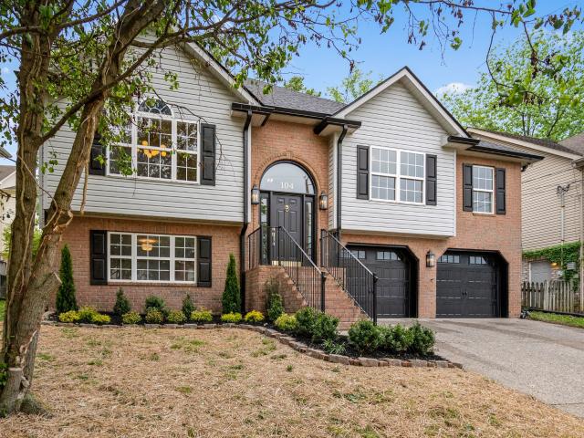 104 Edgewater Pl