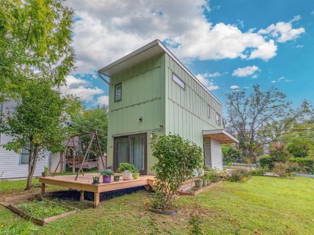 104 Elliott Ave