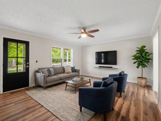 104 Erica Pl