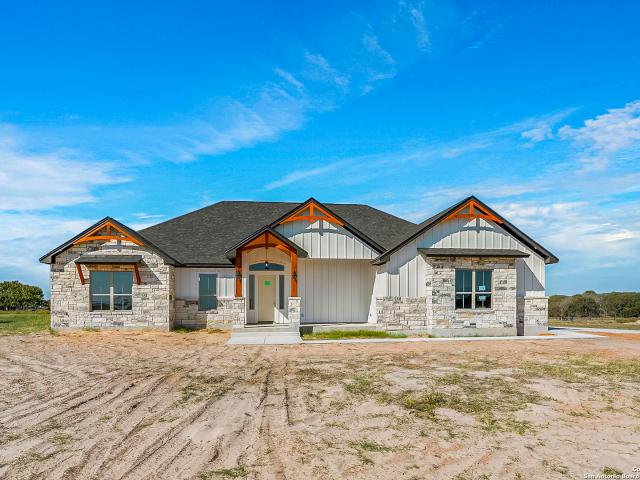 104 Estates Dr, La Vernia, TX 78121 | MLS #1896