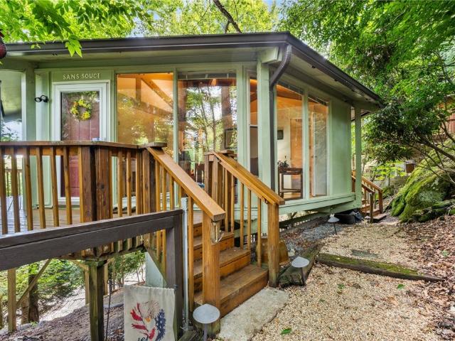 104 Fawn Lane