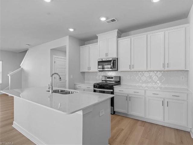 104 Frontiersman Drive