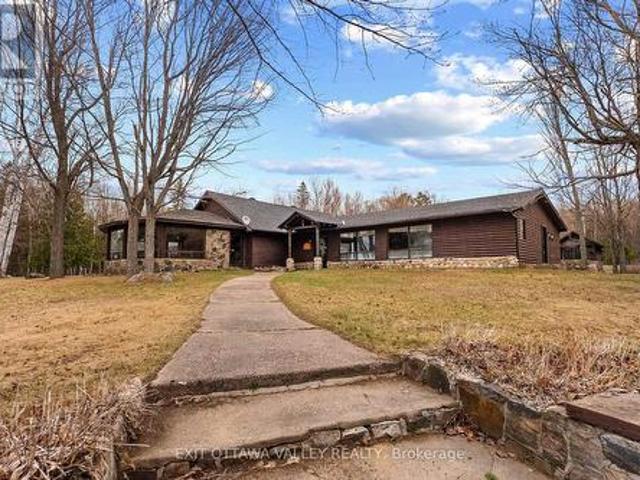104 K/O Lodge Trail, Laurentian Hills, ON, K0J 1P0 house for sale | Listing ID X13065 | Royal LePage
