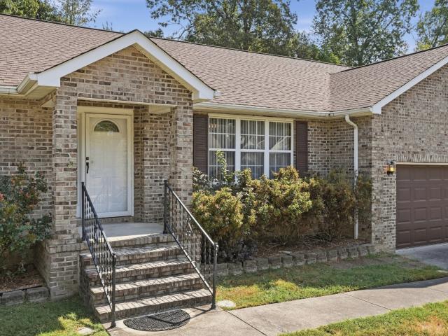 104 Oakmont Dr