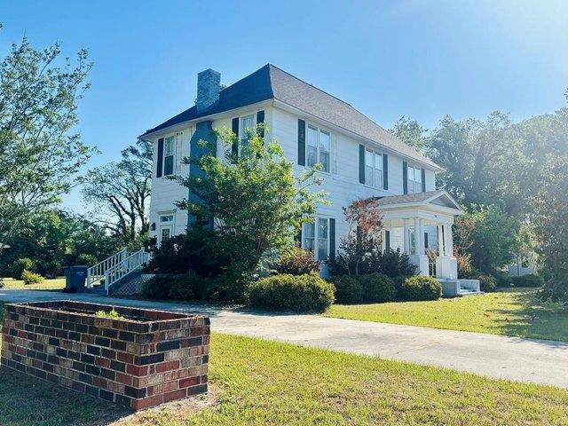 104 Little Ave, Broxton, GA 31519