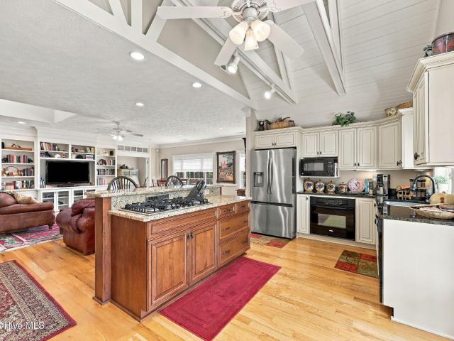 104 Meadows Lane