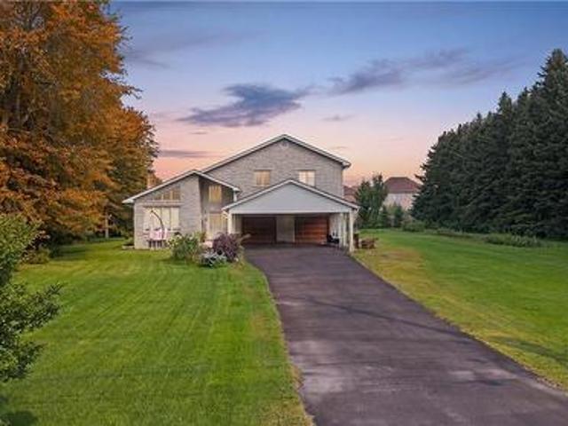 104 Sideroad 18, Fergus, ON, N1M 2W3 house for sale | Listing ID 40849 | Royal LePage
