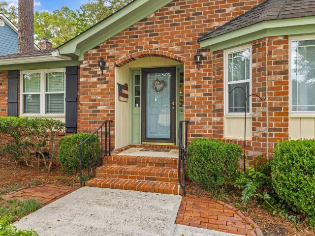104 Sweetbriar Road