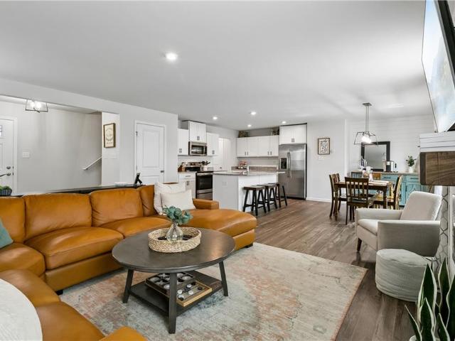 104 Pettigrew CT