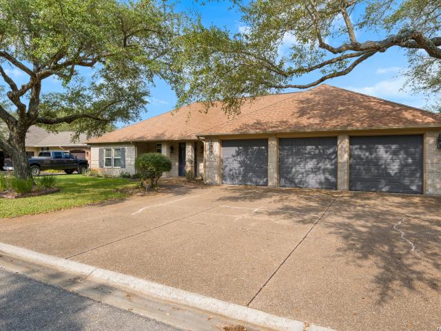 104 Peachtree Dr, Rockport, TX 78382 | MLS #1936