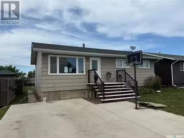 104 Railway Avenue E, Shellbrook, SK, S0J 2E0 house for sale.