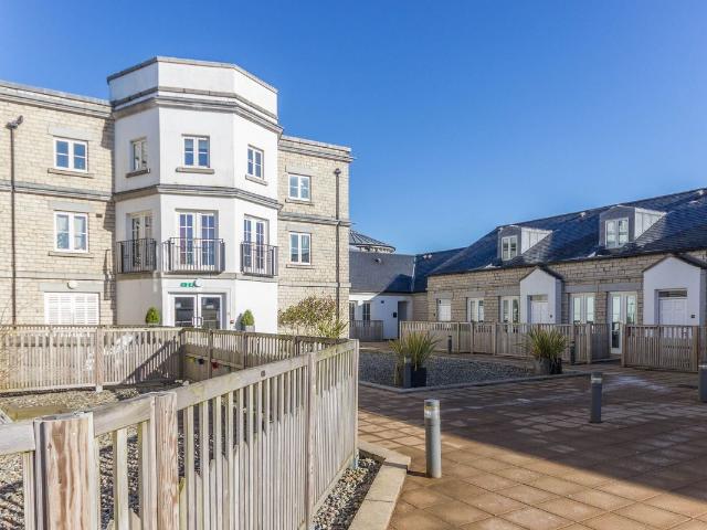 104 Riverside Place, Kendal LA9, 2 bed flat to rent, £925 pcm | PrimeLocation