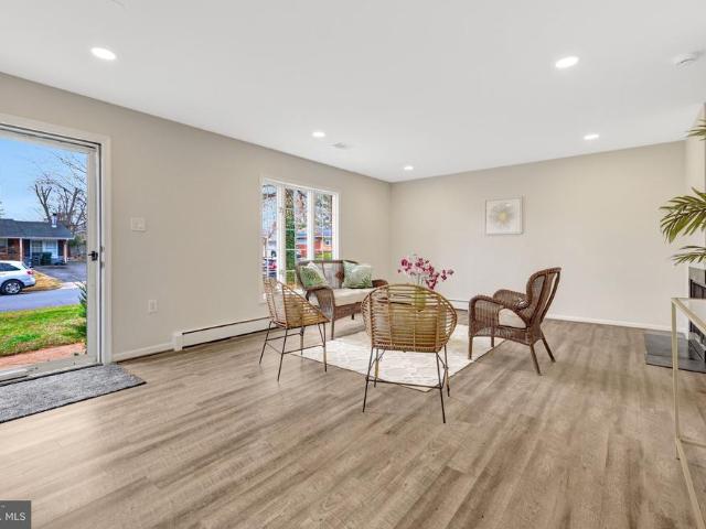 104 W Amhurst Place