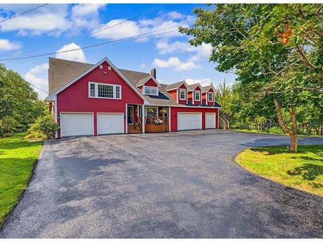 104 Three Island Pond Road, Paradise, NL, A1L 2B5 Luxury House for sale | Listing ID 1302 | Royal LePage Carriage Trade Luxury Properties