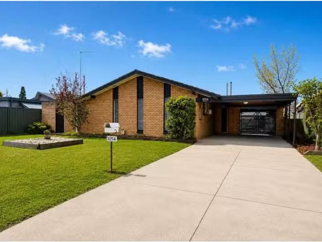 1054 Bunton Street, North Albury House for rent Listed by Ede.