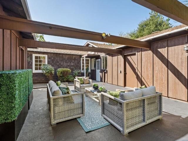 1055 Los Robles Avenue