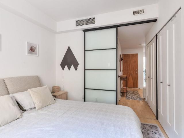 1055 Rue Anderson, Montréal Ville Marie, QC H2Z