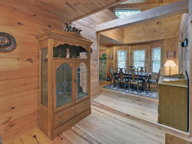 1055 Wolfpen Trail
