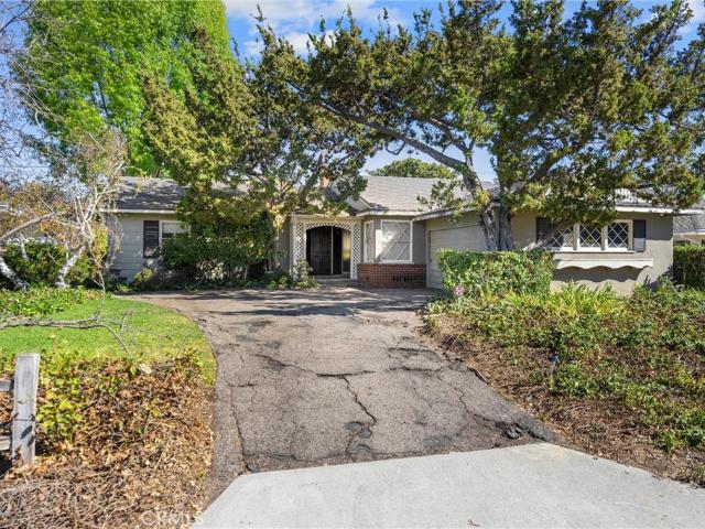 1056 Cerritos