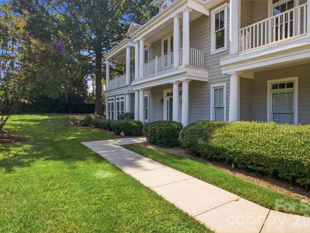 1056 The Glen Street