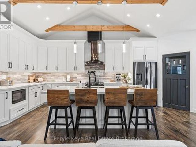 1056 Xavier Street, Gravenhurst Morrison, ON, P0E 1G0 house for sale | Listing ID X13784 | Royal LePage