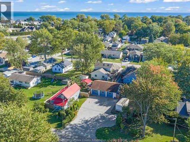 1057 Oak Avenue, Kingsville, ON, N9Y 3T6 house for sale | Listing ID 26024 | Royal LePage