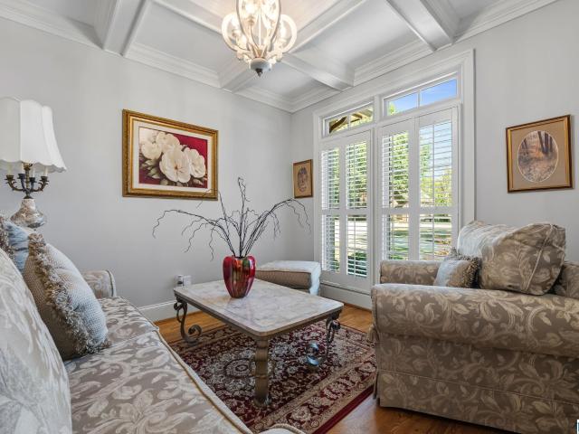 1058 Highland Park Place