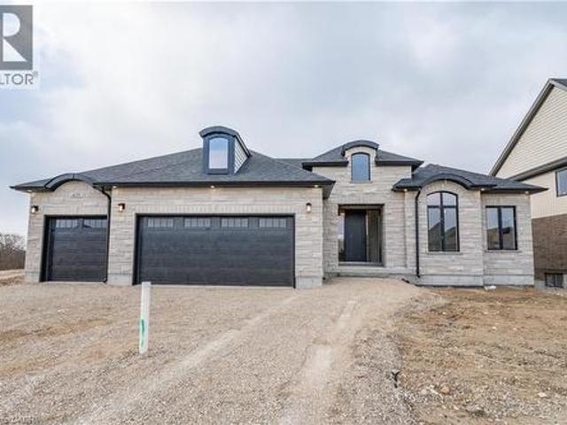 1050 Walton Avenue, North Perth, ON, N4W 3S2 house for sale | Listing ID 40793 | Royal LePage