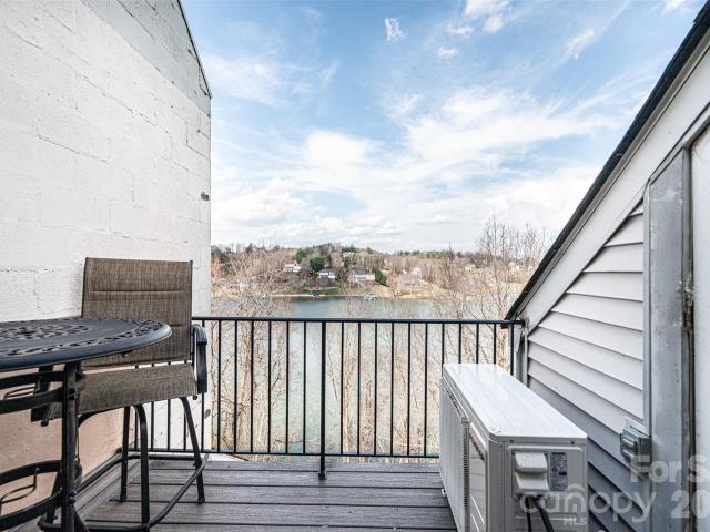 1050 21st Avenue NW # 60