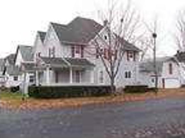 $1050 / 3br 1466ftÂ² 3 Bedroom Duplex