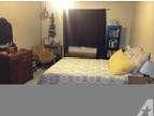 $1050 / 3br House with screened in back porch