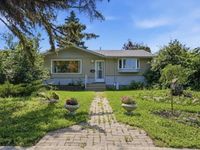 10527 Avenue Nw, Edmonton, AB, T5E 1Z1 house for sale | Listing ID E4502 | Royal LePage