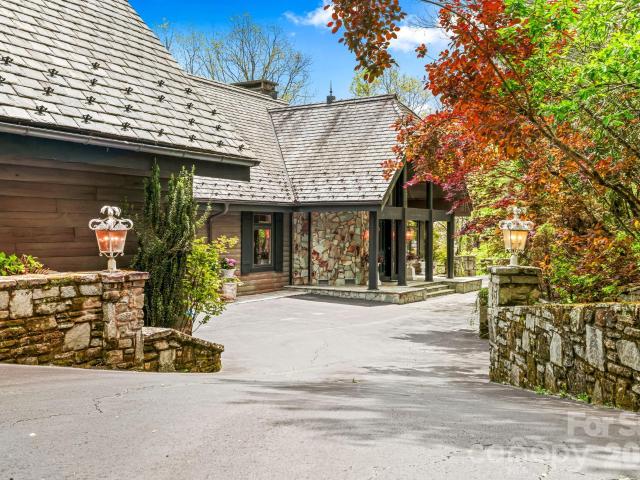 1052 Toxaway Drive