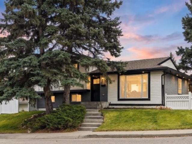 10532 Oakmoor Way Sw, Calgary, AB, T2W 2H8 house for sale | Listing ID A2354 | Royal LePage