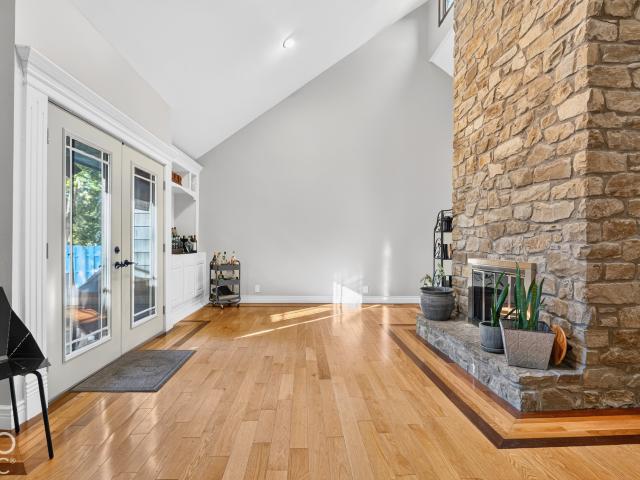1053 Goldfinch Road