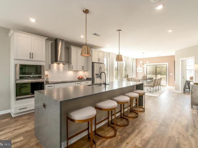 1053 Inferno Terrace SE
