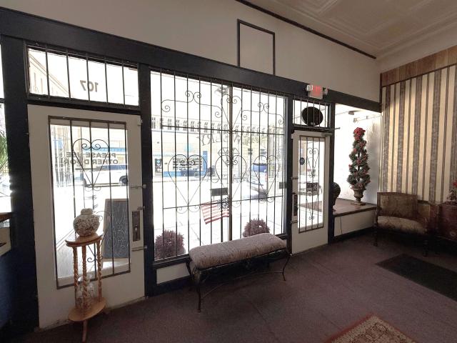 105 W Main St