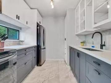 Greater Vancouver - Balcony, Fireplace