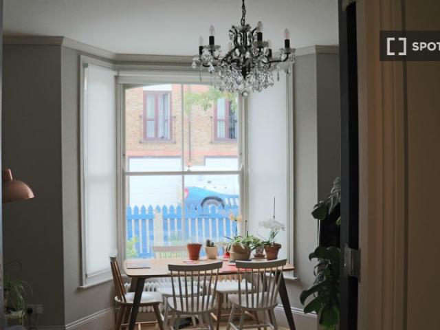 96 Marlborough Road, London, N19 4LF, United Kingdom | 2 bed apartment for rent #173186089 | Rentberry