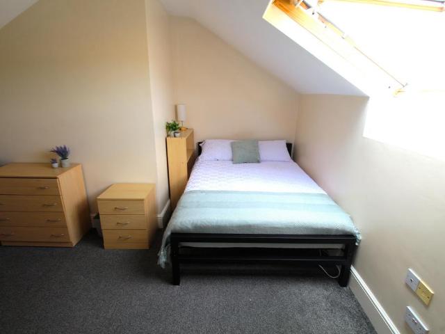 105 Carholme Road, Lincoln. 1 bed in a house share to rent £475 pcm £110 pw